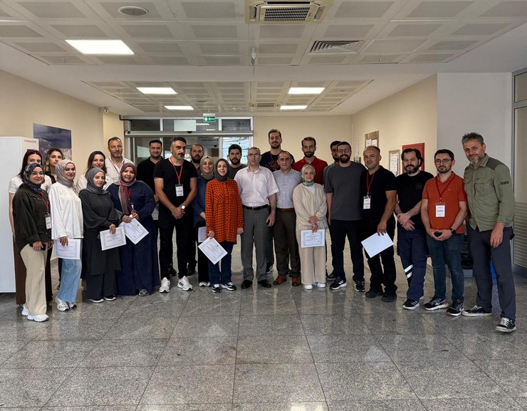 rizede-acil-saglik-hizmetleri-personeline-hizmet-ici-egitimler-devam-ediyor-2.jpg