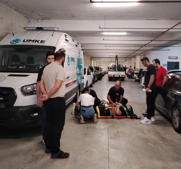 rizede-acil-saglik-hizmetleri-personeline-hizmet-ici-egitimler-devam-ediyor-5.jpg