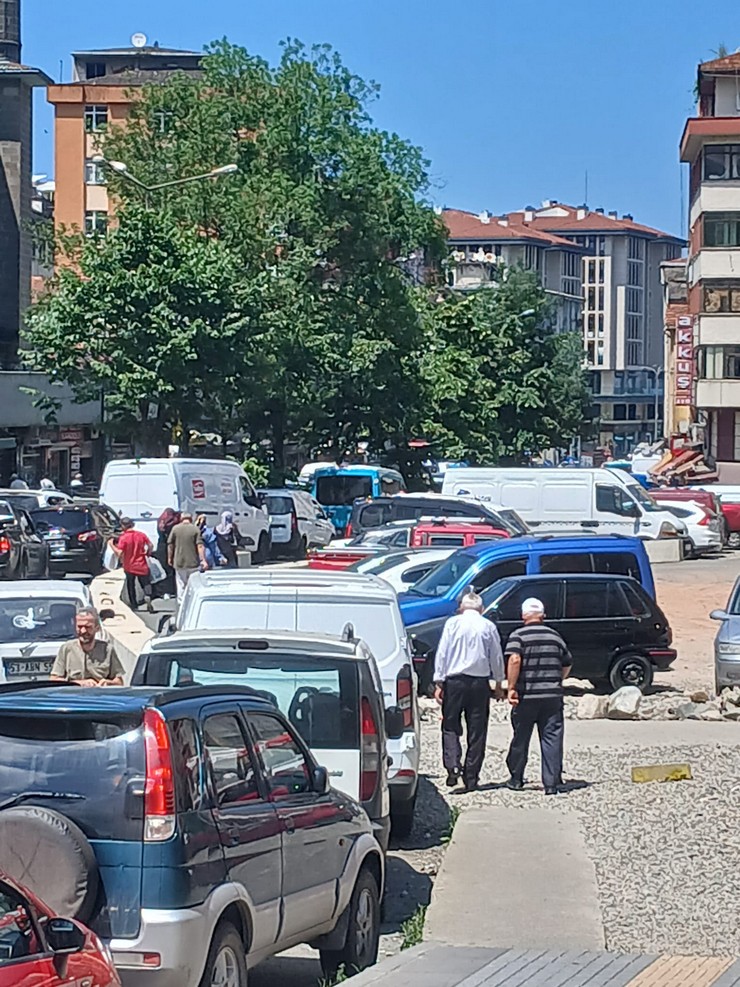 cumhurbaskani-erdoganin-memleketinde-yilan-hikayesi-bitmeyen-yol-yikilan-camiler-son-cuma-namazi-9-yil-once-dun-kilinmisti-5.jpg