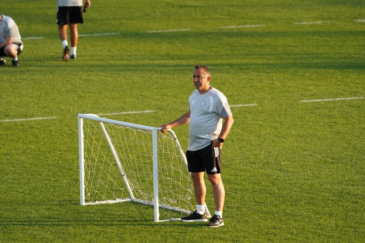 trendyol-super-lig-ekiplerinden-caykur-rizespor-2026-2027-sezonu-hazirliklarina-bugun-gerceklestirdigi-ilk-antrenmanla-basladi-5.jpg