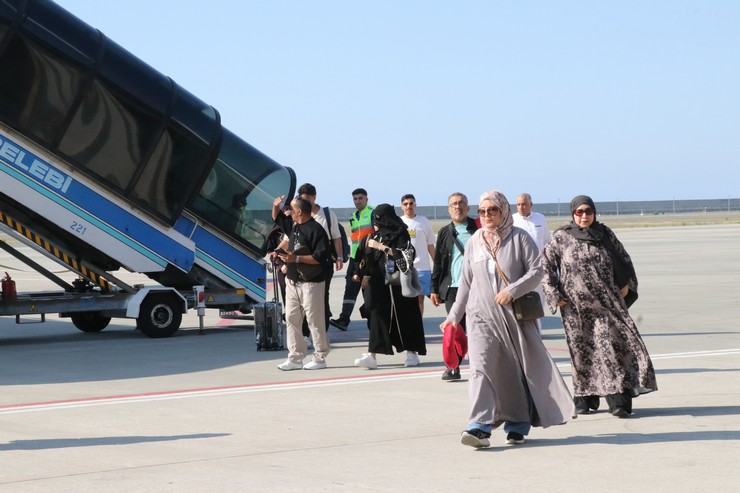 rize-artvin-havalimanina-suudi-arabistanin-el-hofuf-sehrinden-direkt-ucus-yapildi-4.jpg