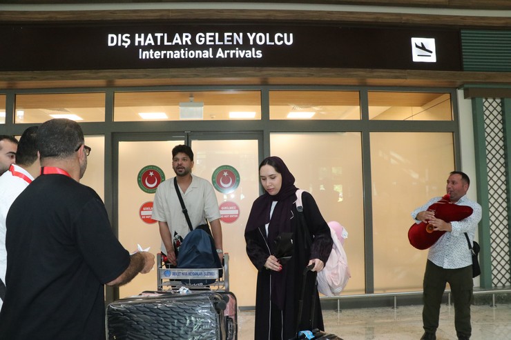 rize-artvin-havalimanina-suudi-arabistanin-el-hofuf-sehrinden-direkt-ucus-yapildi-6.jpg