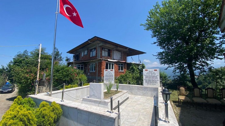 sehit-erol-safak-sehadetinin-33-yilinda-dualarla-anildi-2.jpg
