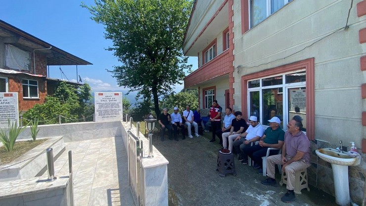 sehit-erol-safak-sehadetinin-33-yilinda-dualarla-anildi-5.jpg