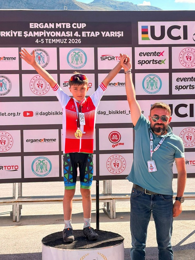 rizenin-altin-pedallari-erzincandan-cifte-sampiyonluk-cikti-3.jpg