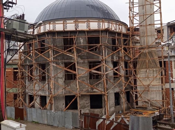 findiklida-ada-camii-ve-kuran-kursu-insaati-devam-ediyor-1.jpg