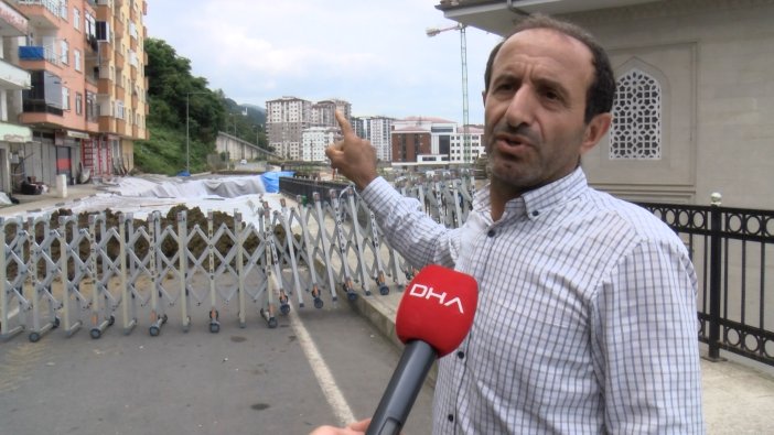 rizede-bir-yurt-insaatinin-temel-kazisi-sirasinda-istinat-duvari-ile-yolun-coktugu-2-binada-oturan-vatandaslarin-tahliye-edildigi-olayin-ardindan-ekipler-bolgede-onlem-aldi-7.jpg