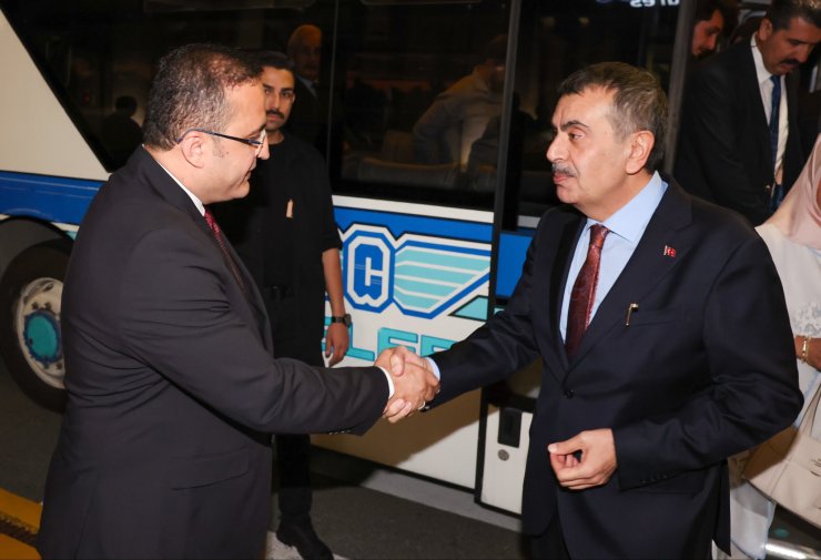 milli-egitim-bakani-yusuf-tekin-bir-dizi-ziyaretlerde-bulunmak-ve-programlara-katilmak-uzere-rizeye-geldi-3.jpeg
