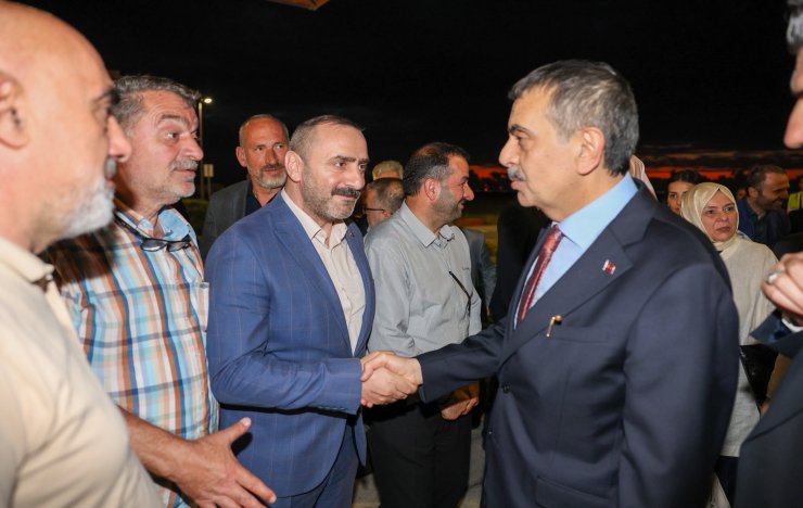 milli-egitim-bakani-yusuf-tekin-bir-dizi-ziyaretlerde-bulunmak-ve-programlara-katilmak-uzere-rizeye-geldi-4.jpeg