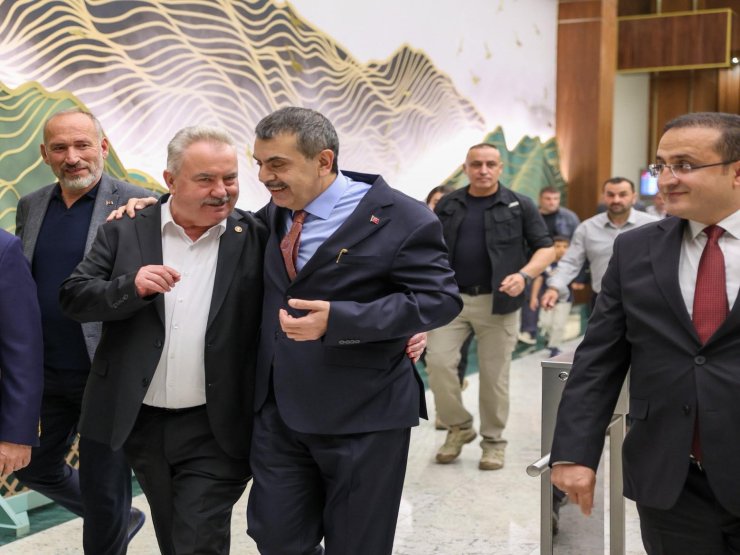 milli-egitim-bakani-yusuf-tekin-bir-dizi-ziyaretlerde-bulunmak-ve-programlara-katilmak-uzere-rizeye-geldi-51.jpeg
