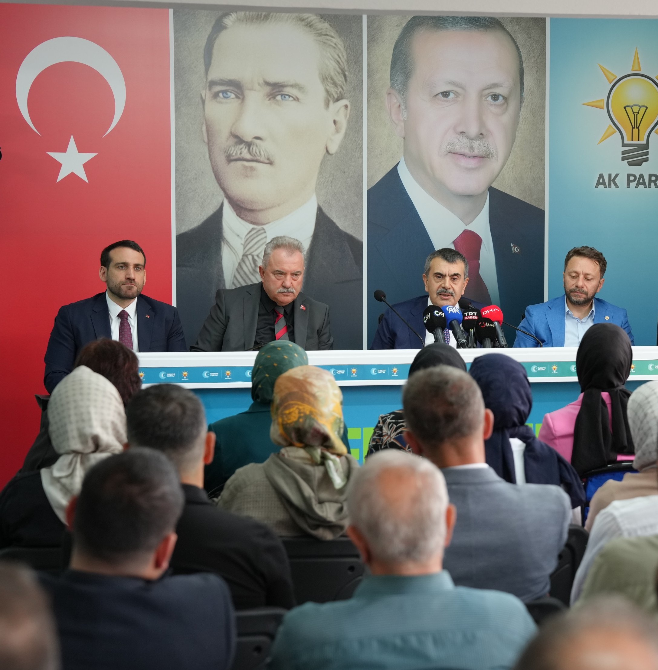 bakan-tekin-osmanliyla-cumhuriyeti-bar-1416171-420896.jpg