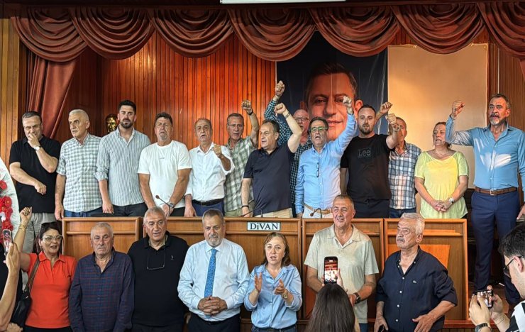 cumhuriyet-halk-partisi-chp-genel-merkez-yonetimi-tarafindan-rize-il-baskani-saltuk-deniz-ve-merkez-ilce-baskani-necati-topaloglunun-yonetim-kurulu-uyeleriyle-birlikte-gorevden-alinmasi-rize-orgut-4.jpg