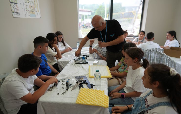 sanko-enerji-endustriyel-otomasyon-devi-festo-is-birligiyle-rizede-anlamli-bir-projeye-imza-atti-rize-kizilagac-hes-isletmesinde-duzenlenen-enerjinin-kucuk-mucitleri-etkinligi-2.jpg