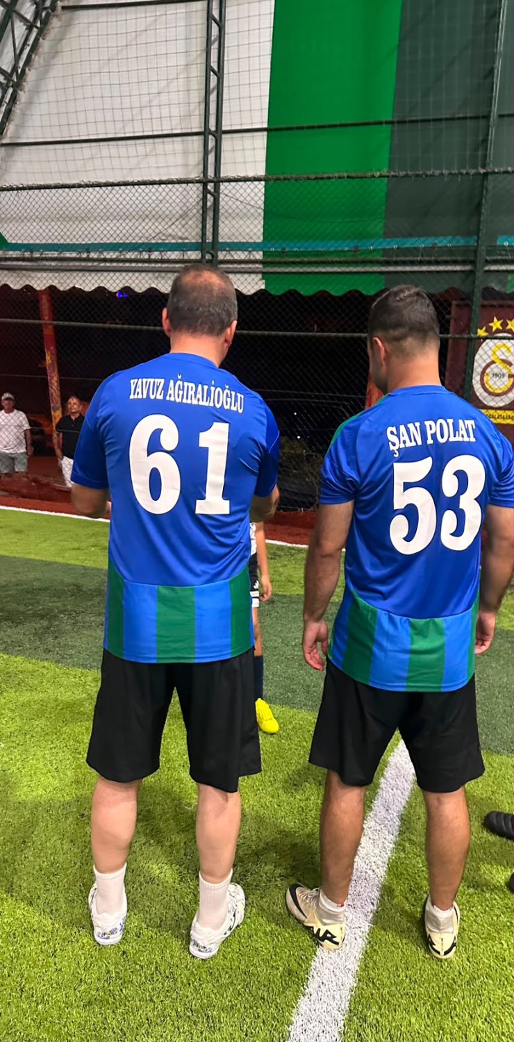 anahtar-parti-genel-baskani-yavuz-agiralioglu-istanbulda-aldigim-anlamli-caykur-rizespor-formasi-vesilesiyle-tum-rizeye-selamlarimi-iletiyorum-en-kisa-surede-rizeye-gelerek-hemsehrilerimle-kucaklasacagim-dedi-1-002.jpeg