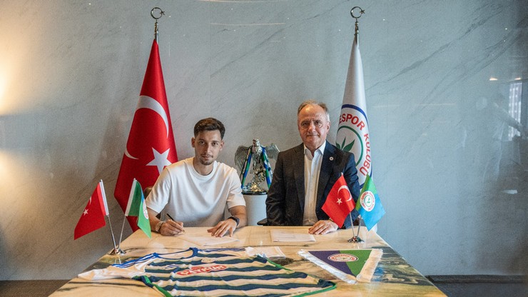 trendyol-super-lig-ekiplerinden-caykur-rizespor-besiktasin-stoperi-tayyip-talha-sanucu-2-yilligina-kadrosuna-katti-1.jpg