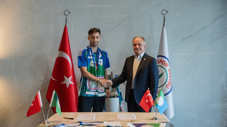 trendyol-super-lig-ekiplerinden-caykur-rizespor-besiktasin-stoperi-tayyip-talha-sanucu-2-yilligina-kadrosuna-katti-3.jpg