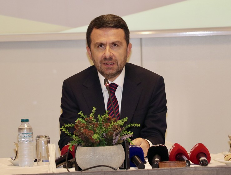 basin-ilan-kurumu-bik-genel-muduru-abdulkadir-cay-trabzonda-bir-otelde-duzenlenen-gazete-ve-internet-haber-sitesi-temsilcileri-bolge-toplantisinda-gazetecilerin-sorun-ve-taleplerini-dinledi-1.jpg