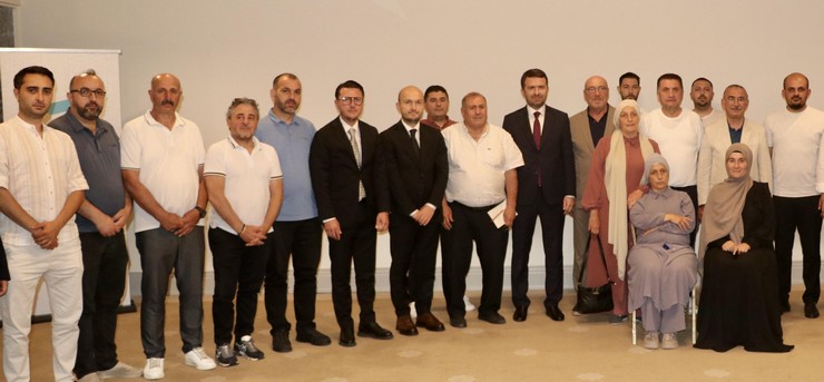 basin-ilan-kurumu-bik-genel-muduru-abdulkadir-cay-trabzonda-duzenlenen-gazete-ve-internet-haber-sitesi-temsilcileri-bolge-toplantisinda-gazetecilerin-sorun-ve-taleplerini-dinledi.jpg
