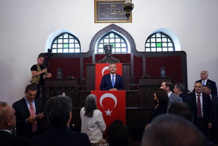 chpden-istifa-ederek-yeni-partinin-kurucular-kurulu-uyeleri-arasinda-yer-alan-rize-milletvekili-tahsin-ocakli-yeni-partinin-80-kisilik-parti-meclisinde-yer-aldi-1.jpg