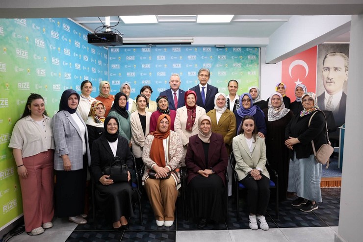 ak-parti-genel-baskan-yardimcisi-ve-yerel-yonetimler-baskani-mustafa-demir-partisinin-rize-il-baskanliginda-duzenlenen-istisare-toplantisina-konusma-yapti-1.jpg