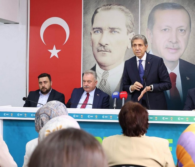 ak-parti-genel-baskan-yardimcisi-ve-yerel-yonetimler-baskani-mustafa-demir-partisinin-rize-il-baskanliginda-duzenlenen-istisare-toplantisina-konusma-yapti-2.jpg