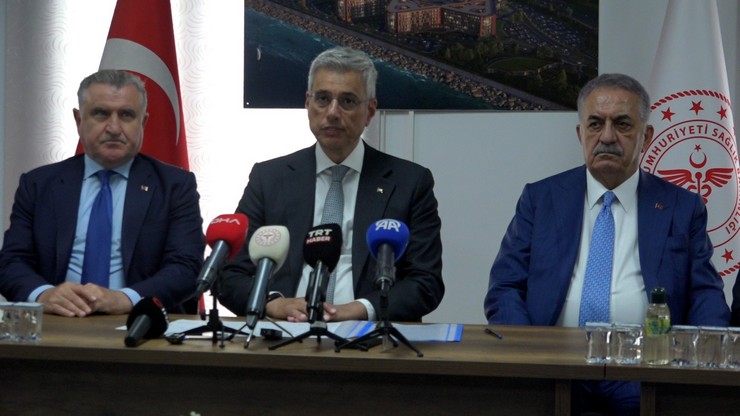 saglik-bakani-kemal-memisoglu-yapimi-hizla-devam-eden-rize-sehir-hastanesi-santiyesinde-incelemelerde-bulundu-6.jpg