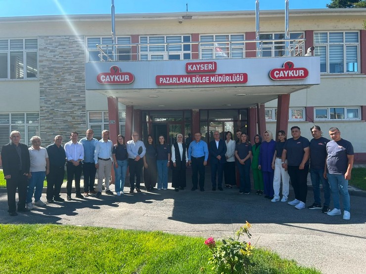 caykur-genel-muduru-yusuf-ziya-alim-kayseride-bayilerle-bir-araya-geldi-3.jpg
