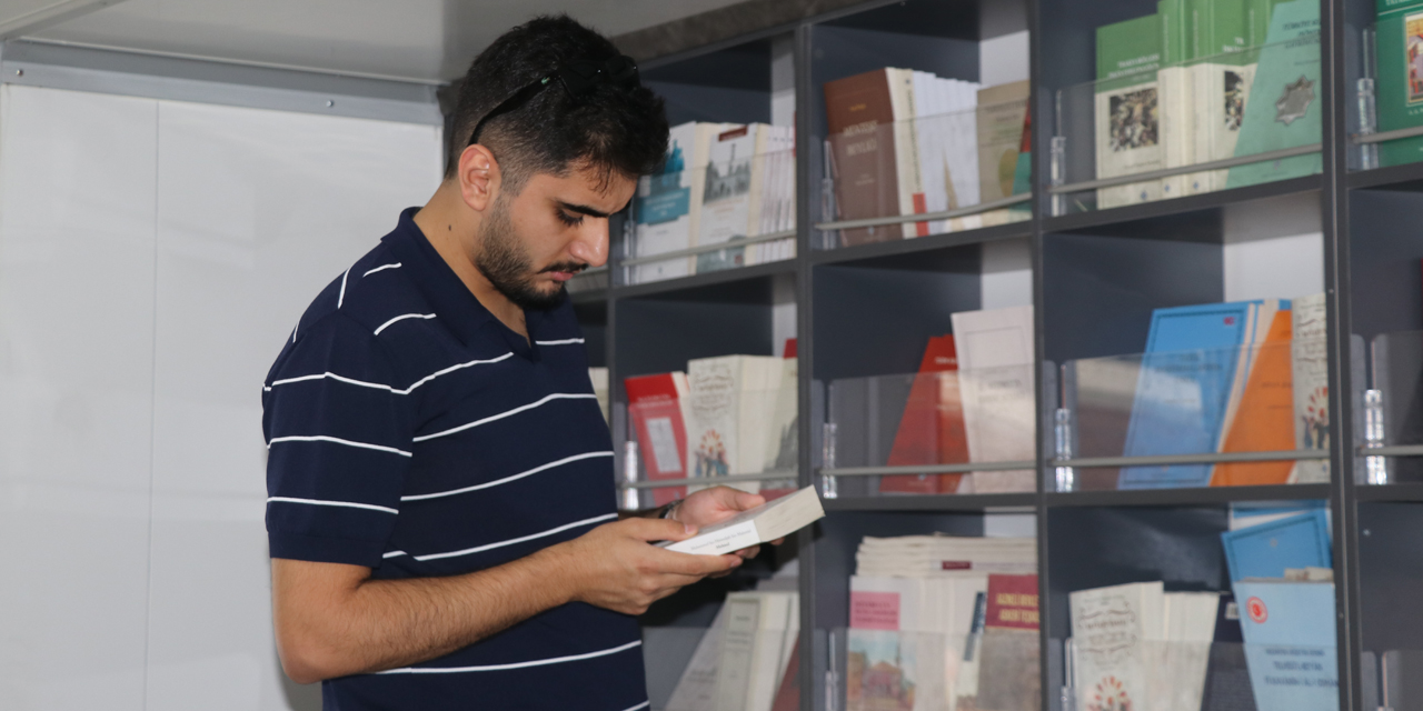 aa-20260730-42103617-42103614-turk-tarih-kurumunun-mobil-kitap-satis-magazasi-rizeye-geldi.jpg