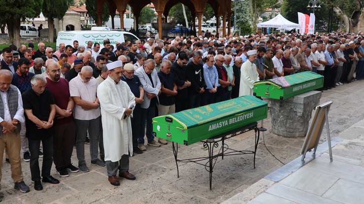 manisanin-salihli-ilcesinde-yasliliga-bagli-nedenlerle-hayatini-kaybeden-5-cocuk-annesi-yurdagul-atabay-87-ile-amasyada-yasayan-parkinson-hastasi-oglu-abdulbaki-atabay-67-yaklasik.jpg