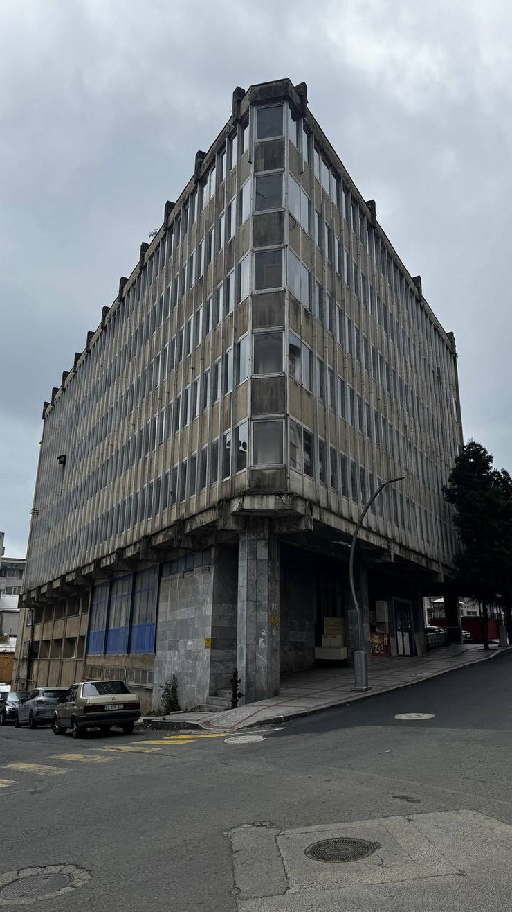 rizede-eski-sgk-binasi-ozel-mulk-tehlikeye-davetiye-cikariyor-9.jpg