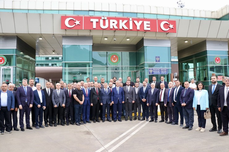 ticaret-bakani-omer-bolat-sarp-gumruk-kapisinda-incelemelerde-bulundu-1.jpg
