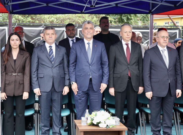 ticaret-bakani-omer-bolat-sarp-gumruk-kapisinda-incelemelerde-bulundu-5.jpg