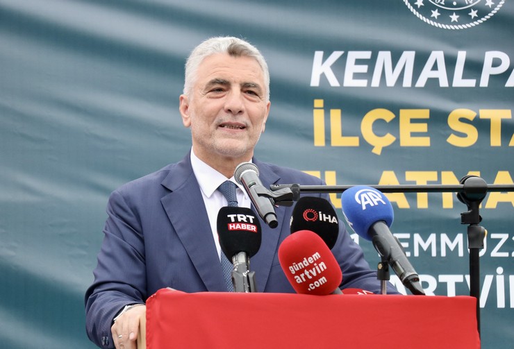 ticaret-bakani-omer-bolat-sarp-gumruk-kapisinda-incelemelerde-bulundu-8.jpg