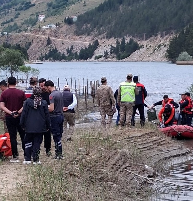 gumushanede-baraj-goletine-devrilen-pikabin-surucusu-oldu-2.jpg
