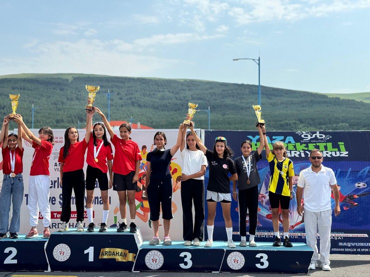 rize-kayak-takimindan-ardahanda-madalya-ambargosu-2.jpg