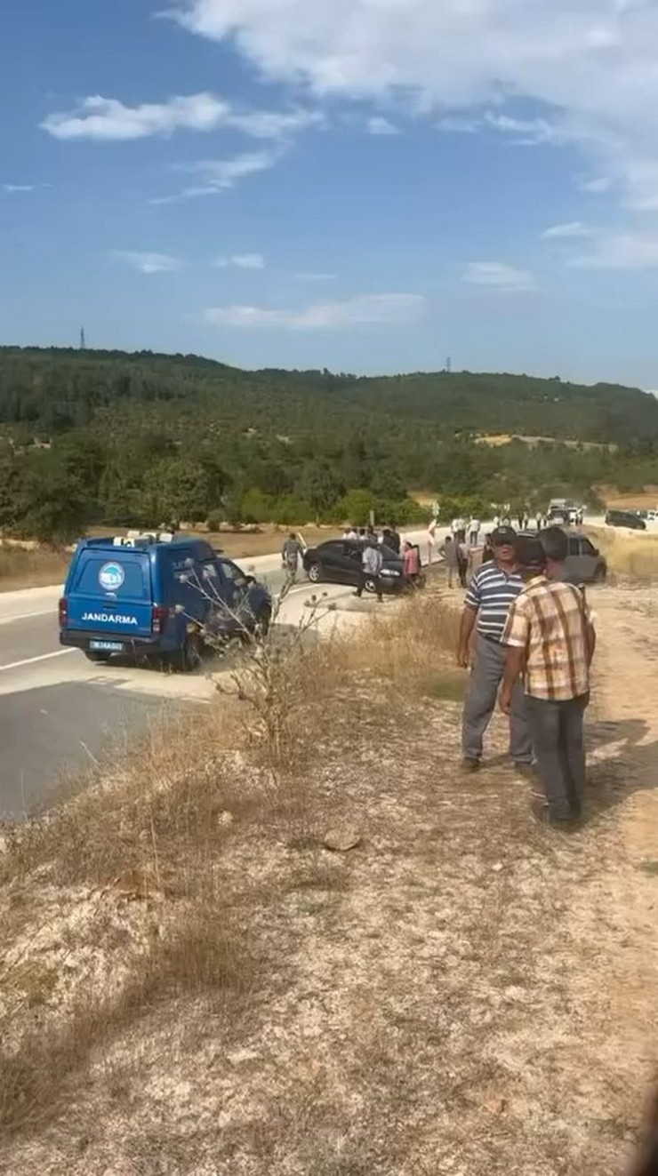 bursanin-keles-ilcesinde-kontrolden-cikarak-refuje-carpip-takla-atan-otomobilin-surucusu-ramazan-alan-ve-esi-havva-alan-hayatini-kaybetti-3.jpg