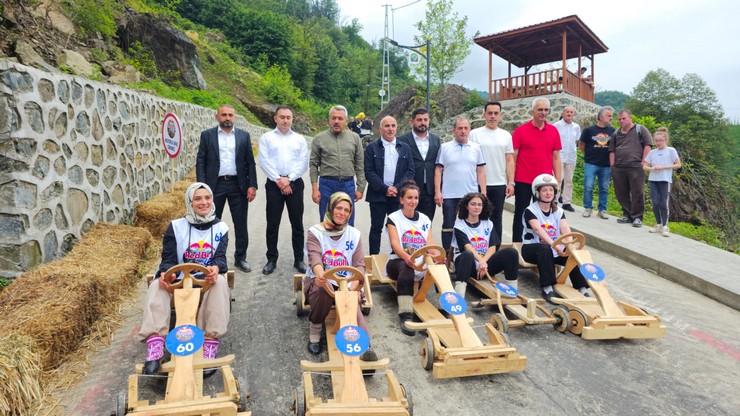 formulaz-tahta-araba-yarislari-ve-senlikleri-bu-yil-16nci-kez-buyuk-bir-heyecanla-gerceklestirildi-1.jpg