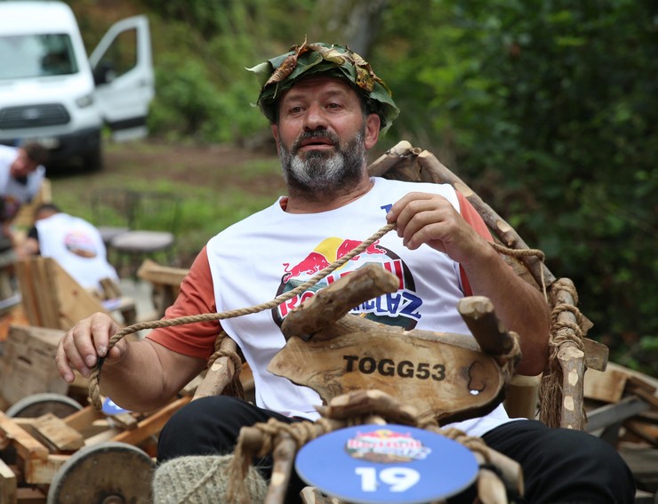 rizenin-ardesen-ilcesinde-16-geleneksel-red-bull-formulaz-tahta-araba-yarislari-gerceklestirildi-1.jpg