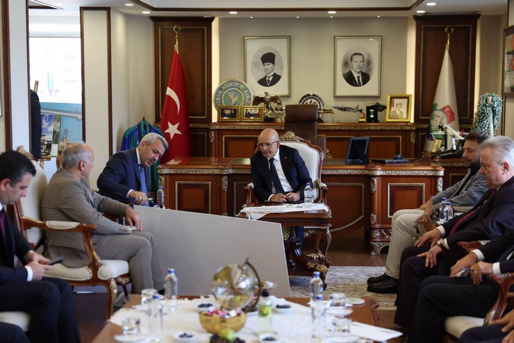 hazine-ve-maliye-bakani-mehmet-simsek-rizedeki-temaslari-kapsaminda-bir-dizi-ziyaret-gerceklestirdi-1.jpg