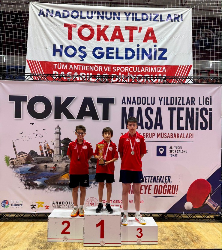 rize-masa-tenisinde-firtina-gibi-esti-kizlar-namaglup-sampiyon-erkekler-finallerde-5.jpg