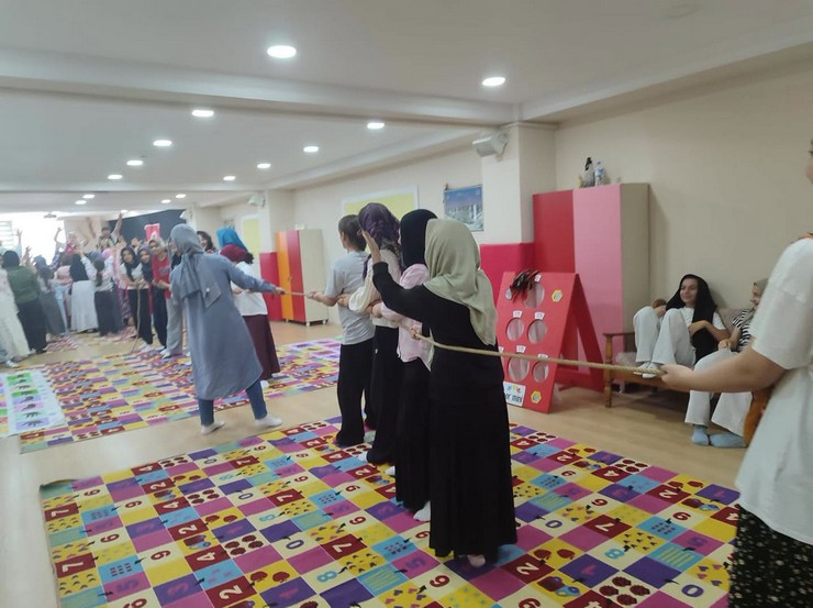 rizede-yaz-kuran-kurslarinda-ogrenim-goren-cocuklara-yonelik-ornek-bir-farkindalik-ve-sosyal-uyum-projesi-uygulaniyor-3.jpg