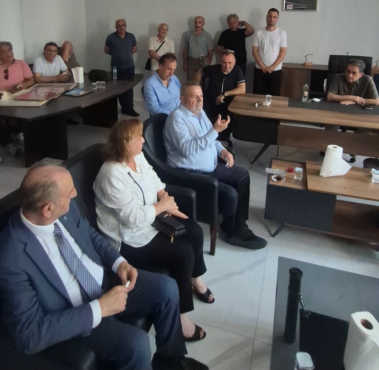 yeni-parti-meclis-grup-toplantisinin-hemen-ardindan-saha-calismalarinin-ilk-duragi-olarak-rizeyi-secti-1.jpg