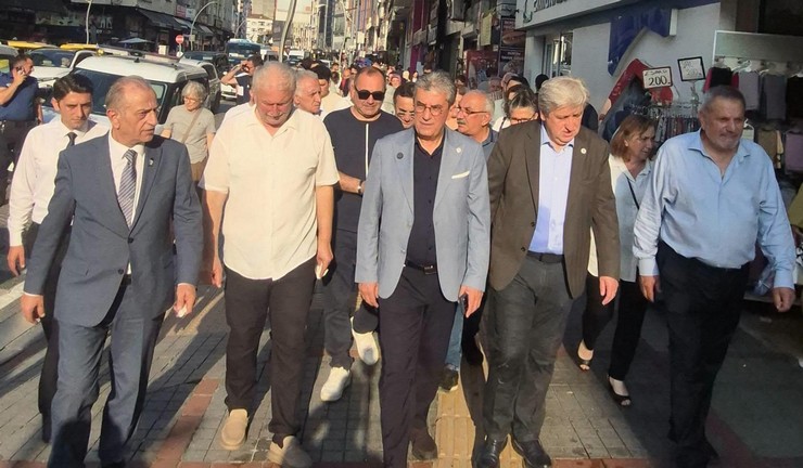 yeni-parti-meclis-grup-toplantisinin-hemen-ardindan-saha-calismalarinin-ilk-duragi-olarak-rizeyi-secti-10-001.jpg