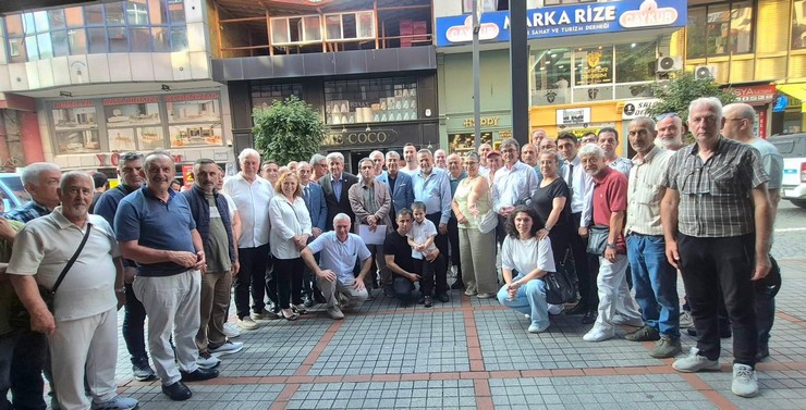 yeni-parti-meclis-grup-toplantisinin-hemen-ardindan-saha-calismalarinin-ilk-duragi-olarak-rizeyi-secti-13-001.jpg