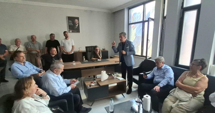 yeni-parti-meclis-grup-toplantisinin-hemen-ardindan-saha-calismalarinin-ilk-duragi-olarak-rizeyi-secti-2.jpg