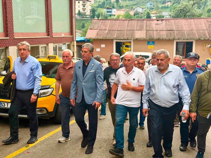 yeni-parti-meclis-grup-toplantisinin-hemen-ardindan-saha-calismalarinin-ilk-duragi-olarak-rizeyi-secti-3.jpg