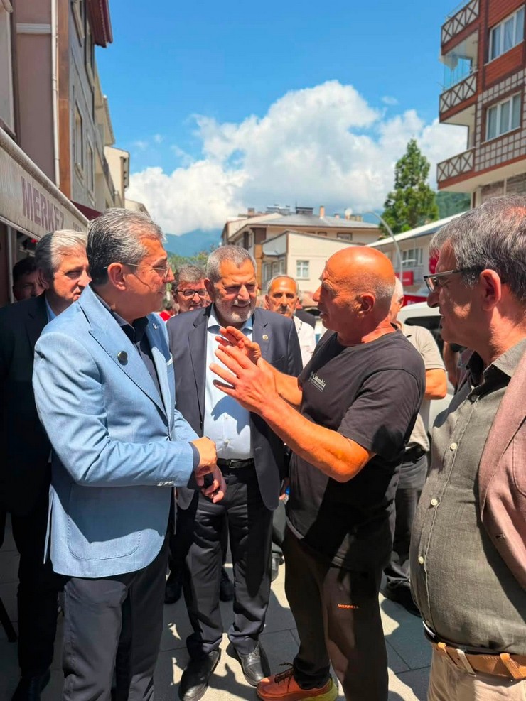 yeni-parti-meclis-grup-toplantisinin-hemen-ardindan-saha-calismalarinin-ilk-duragi-olarak-rizeyi-secti-4.jpg