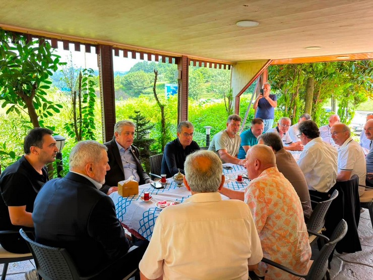 yeni-parti-meclis-grup-toplantisinin-hemen-ardindan-saha-calismalarinin-ilk-duragi-olarak-rizeyi-secti-8.jpg