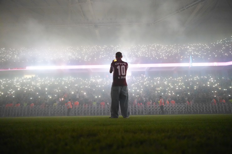 trabzonspor-muhammed-salah-icin-imza-toreni-duzenledi-16.jpg