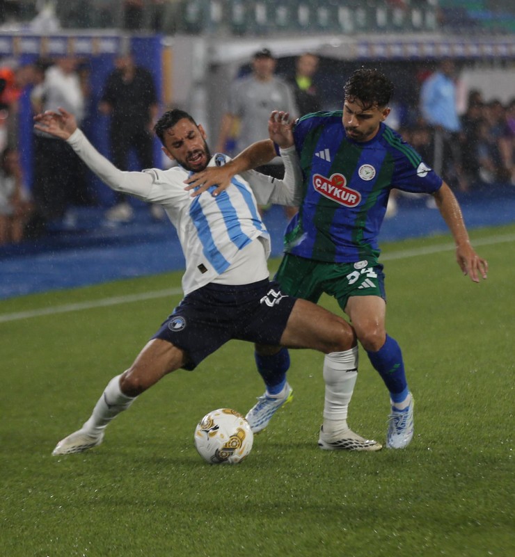 tredyol-super-lig-ekiplerinden-caykur-rizespor-mehmet-cengiz-tesislerinde-oynanan-hazirlik-macinda-misir-premier-ligi-ekiplerinden-pyramids-fc-ile-karsilasti-1.jpg